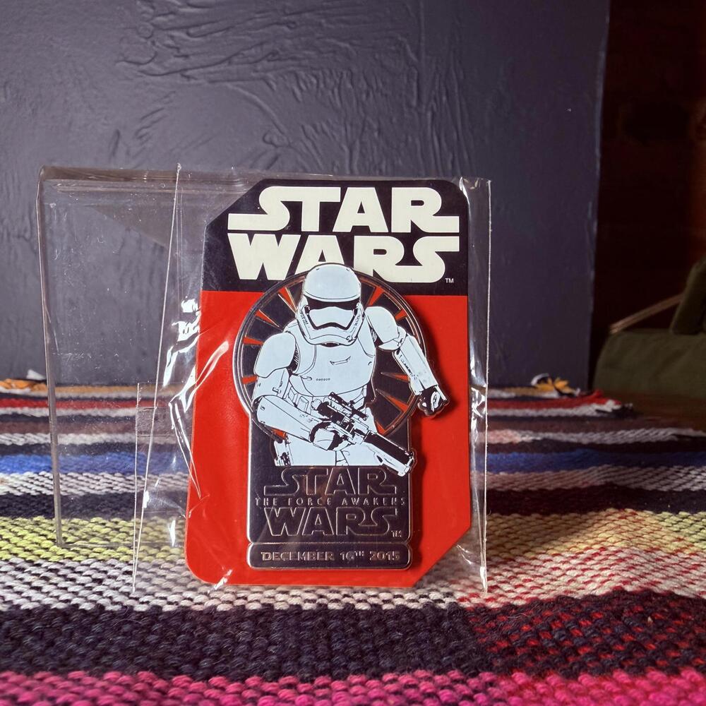 DLP Star Wars Force Awakens Stormtrooper LE 1000 Pin PP112819